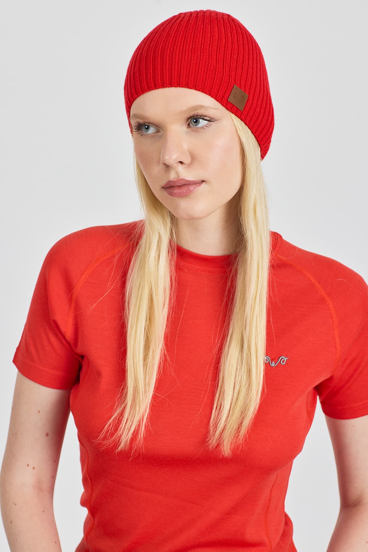 Czerwona czapka WINTRY ze 100% wełny merino na zimę