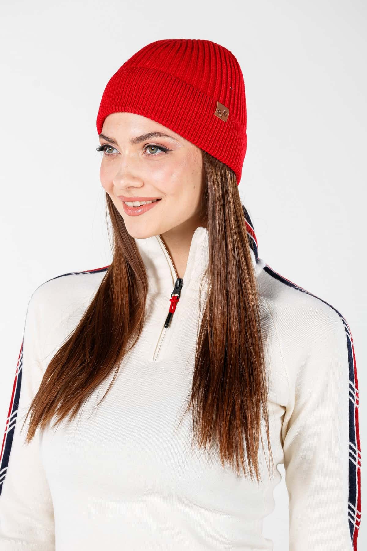 Czerwona czapka zimowa unisex ze 100% wełny merino 250 g/m²