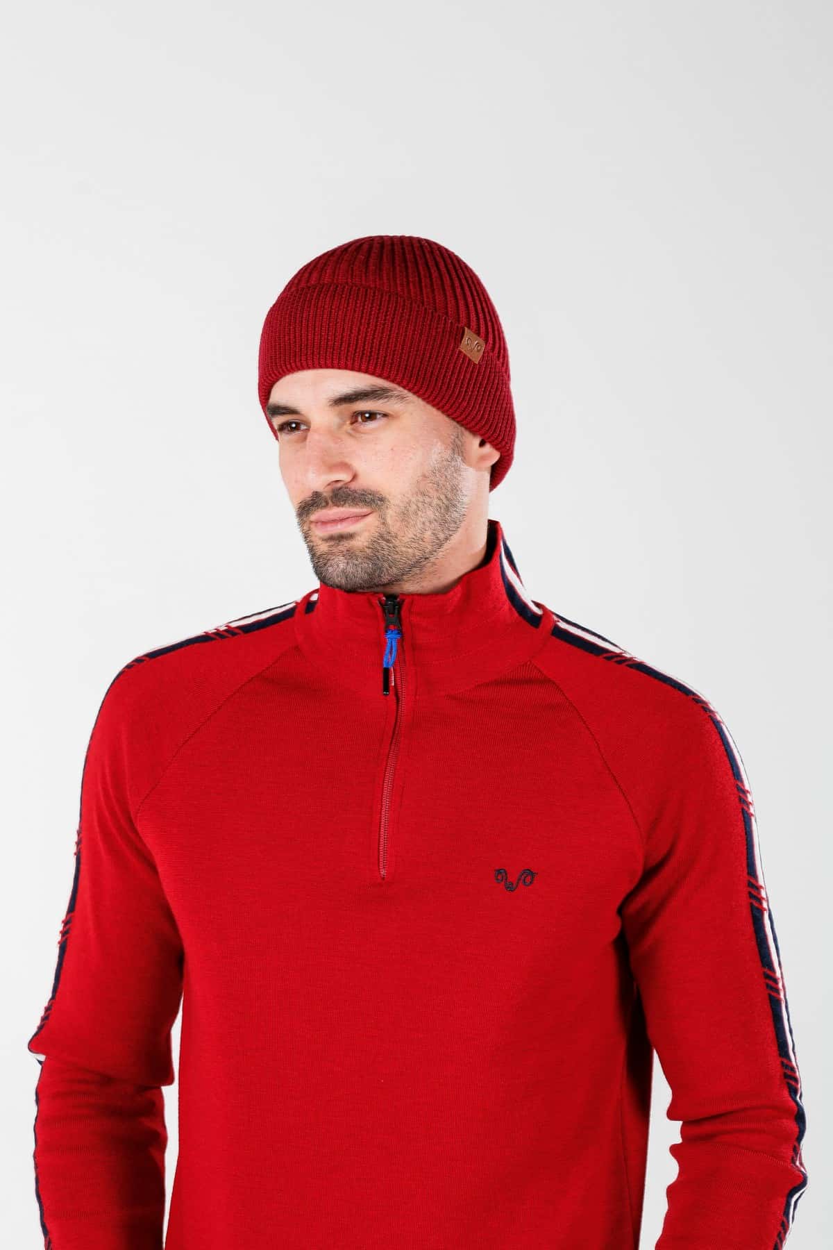 Czapka zimowa wykonana ze 100% wełny merino w kolorze bordo
