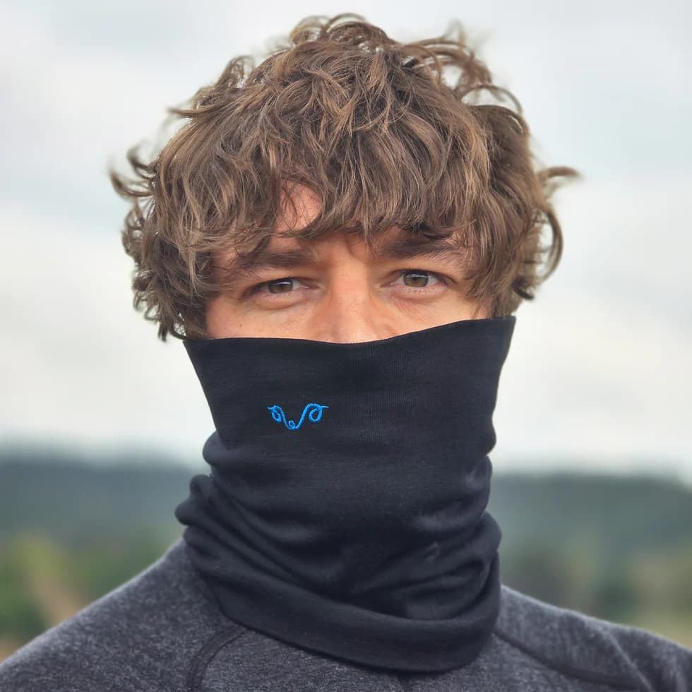 Czarny komin trekkingowy ze 100% wełny merino