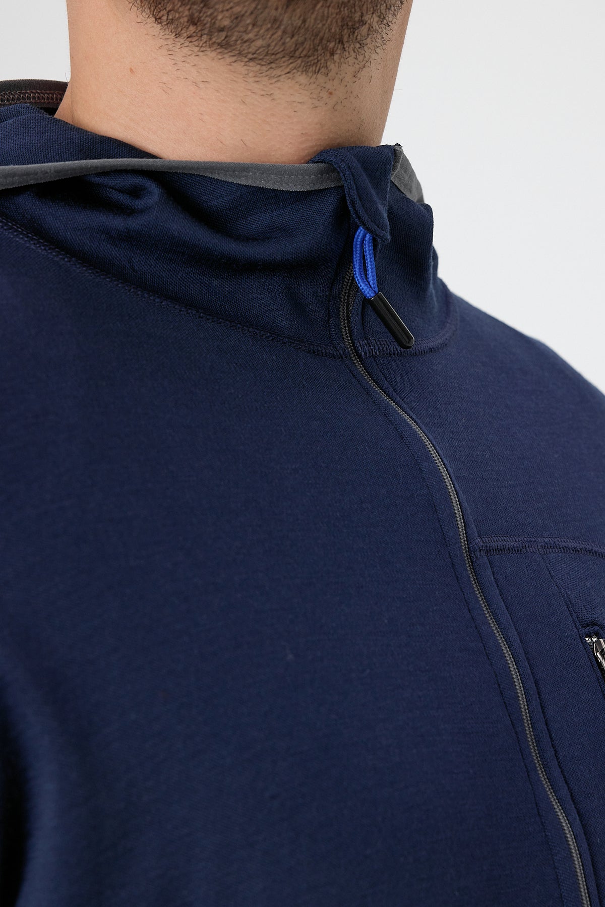 Granatowa męska bluza merino z pełnym zamkiem – model rozpięty