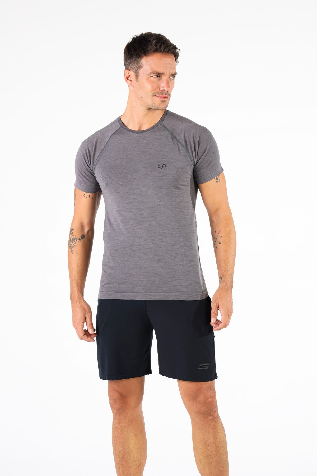 Męska koszulka sportowa z premium wełny merino w kolorze szarym – Woolona