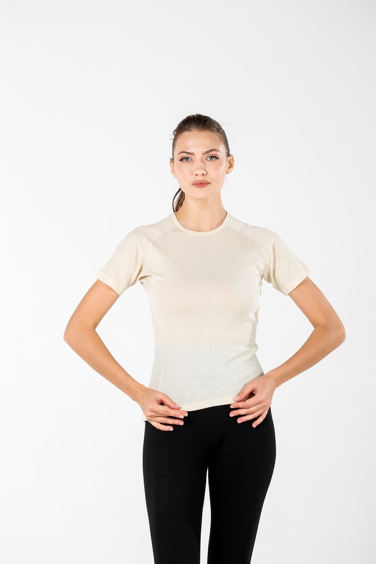 Damski t-shirt ze 100% wełny merino w kolorze ecru