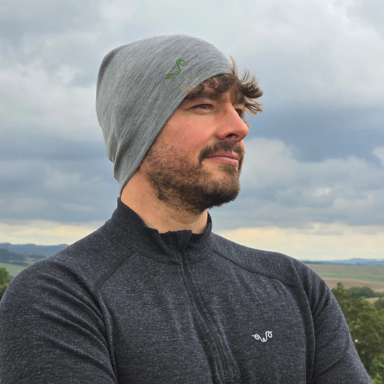 Szara czapka trekkingowa unisex z 100% wełny merino Woolona