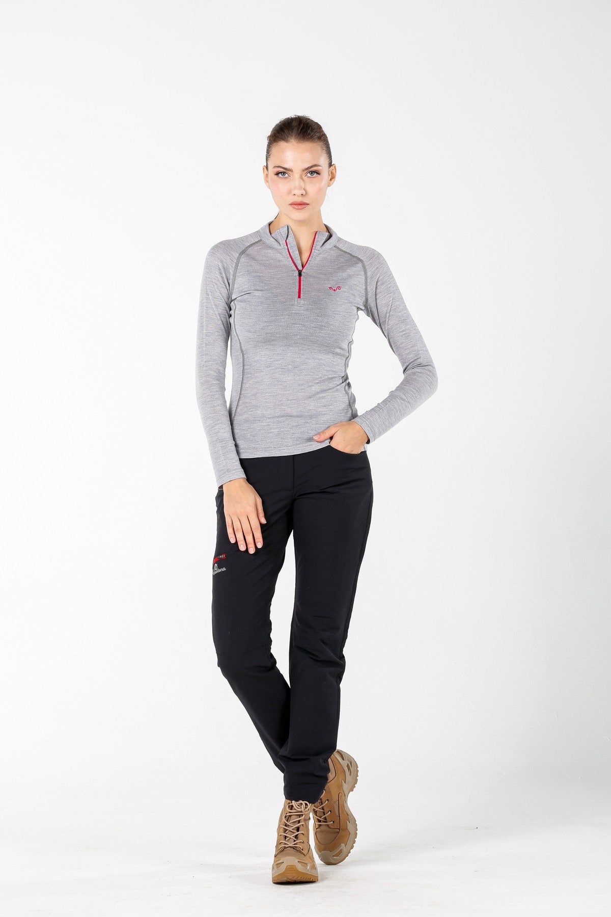Damska koszulka merino 195 g/m² z zamkiem YKK w kolorze jasnoszarym w góry