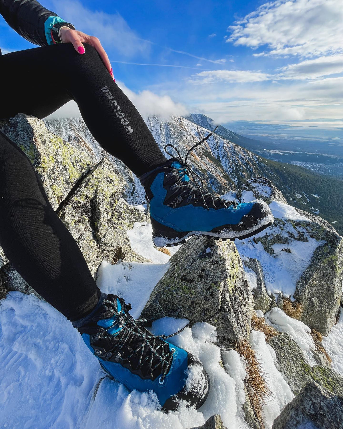 Damskie legginsy 7/8 z wełny merino o bezszwowej konstrukcji, czarne na trekking