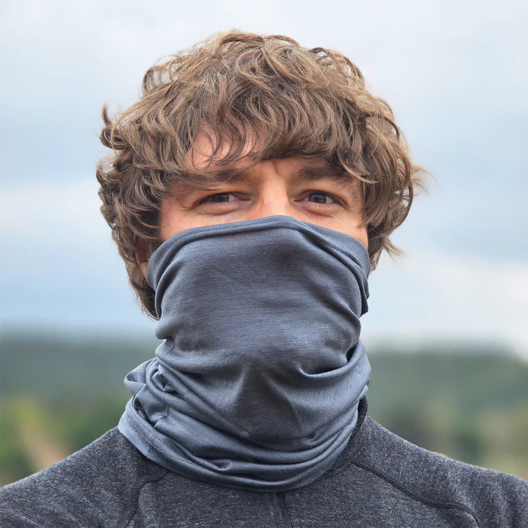 Jasnoszary komin trekkingowy ze 100% wełny merino 135 g/m²