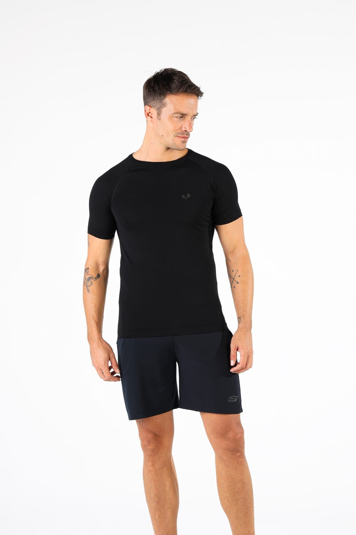 Męska koszulka sportowa z premium wełny merino w kolorze czarnym – Woolona