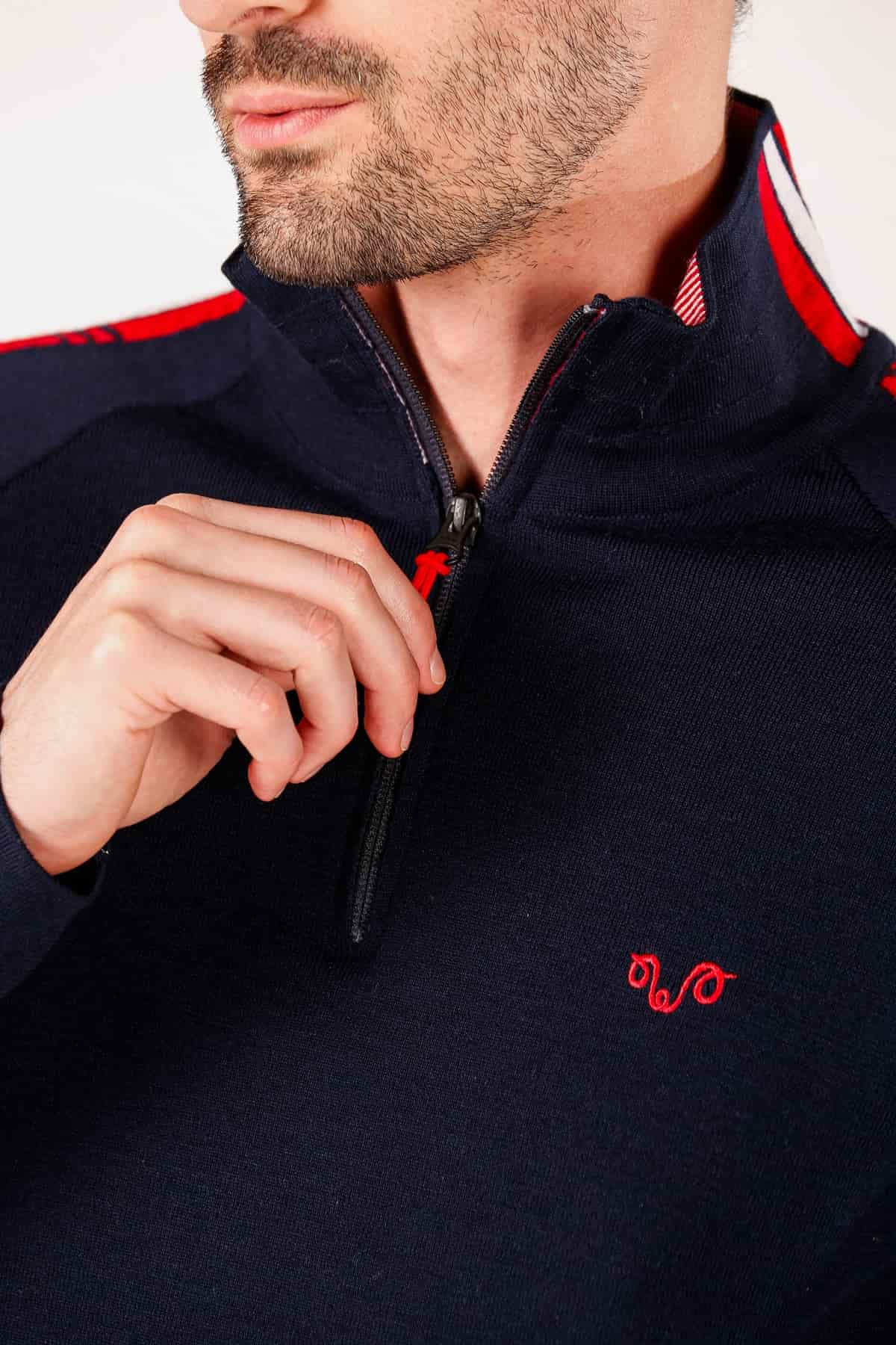 Męski sweter z wełny merino z półgolfem na zamek w kolorze granatowym